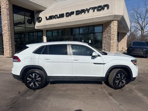 Used 2023 Volkswagen Atlas Cross Sport SE image 2