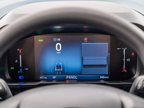 New 2025 Ford Maverick XL image 19