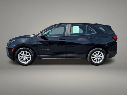 Used 2022 Chevrolet Equinox LS image 2