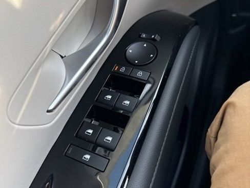 Used 2025 Hyundai Tucson Limited image 19