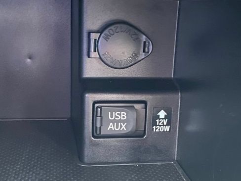 Used 2014 Toyota Camry SE FWD image 19