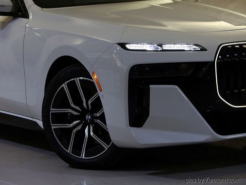 Used 2025 BMW 740i xDrive w/ Executive Package image 3