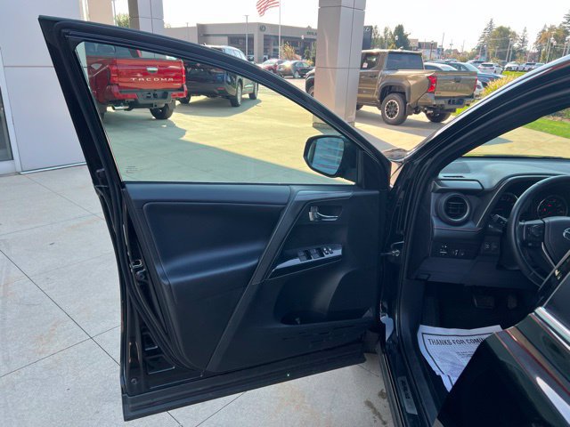 Used 2018 Toyota RAV4 SE w/ Power Extra Value Package AWD/4WD image 25