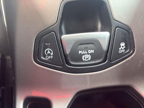 Used 2022 Jeep Renegade Latitude AWD/4WD image 19