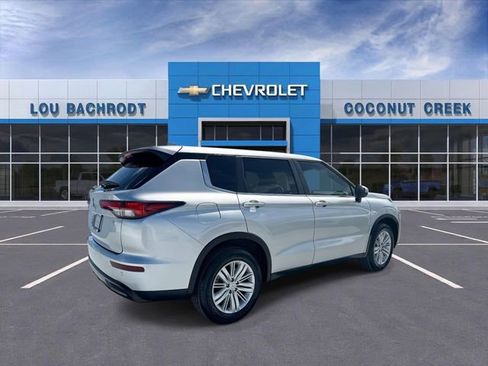 Used 2024 Mitsubishi Outlander ES FWD image 8