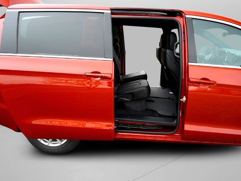 New 2026 Chrysler Pacifica Select FWD image 30