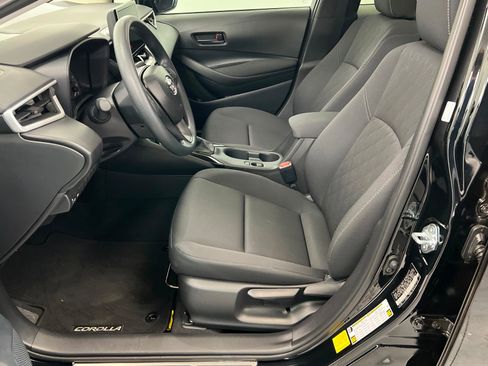 Used 2025 Toyota Corolla LE image 18