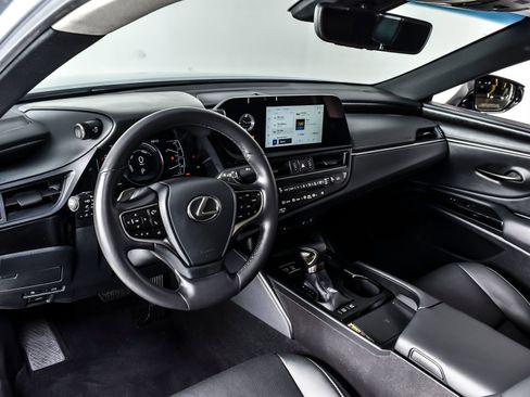 Used 2025 Lexus ES 300h w/ Premium Package FWD image 17