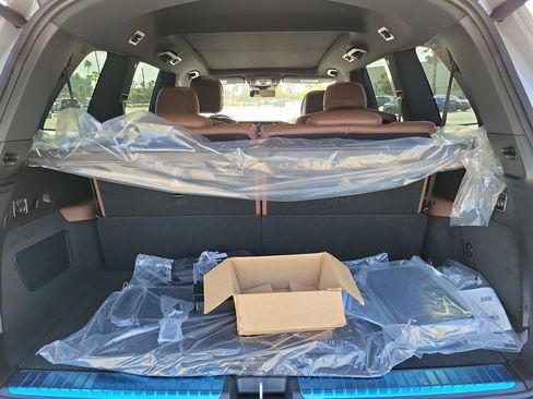 New 2026 Mercedes-Benz GLS 580 4MATIC image 9