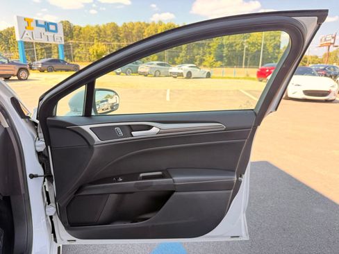 Used 2018 Ford Fusion SE w/ Equipment Group 602A FWD image 22