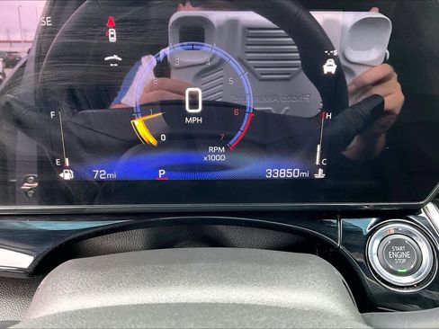 Used 2025 Chevrolet Trax RS w/ Driver Confidence Package FWD image 23