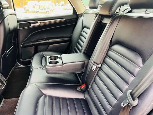 Used 2019 Ford Fusion SEL image 21