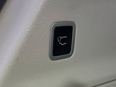 Used 2024 Chrysler Pacifica Touring-L image 12