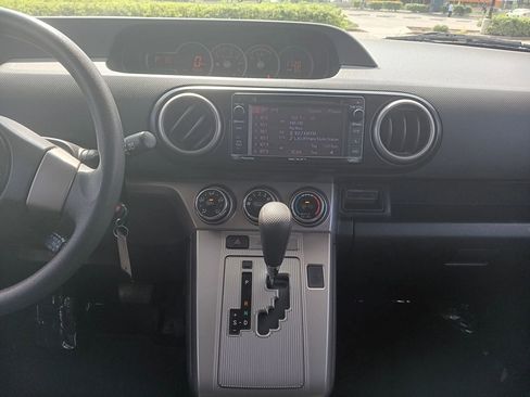 Used 2014 Scion xB Hatchback 4D image 17