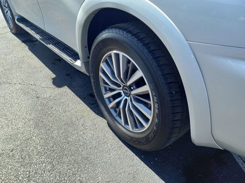 Used 2024 Nissan Armada SL image 10