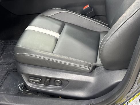 Used 2025 Toyota Camry SE image 18