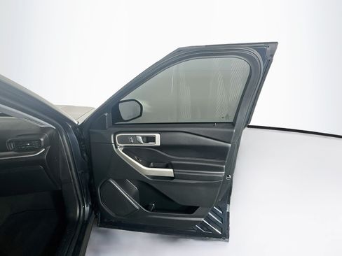 Used 2022 Ford Explorer XLT RWD image 32