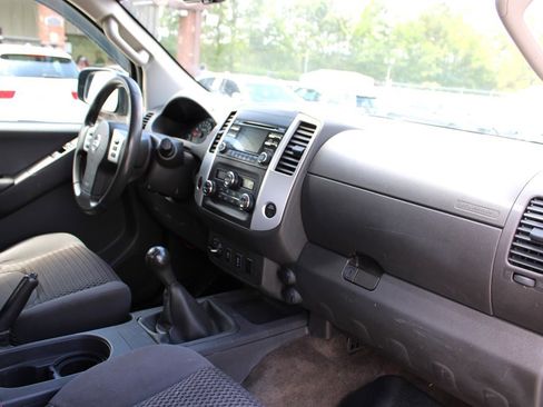 Used 2013 Nissan Frontier SV image 14
