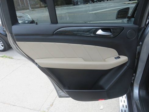 Used 2016 Mercedes-Benz GL 450 4MATIC image 30