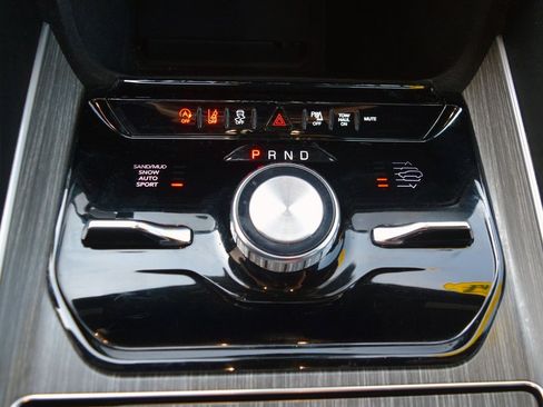 Used 2024 Jeep Wagoneer L Series III w/ Flexible Seating Group image 23