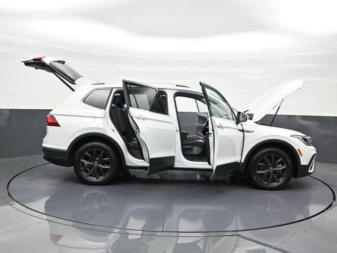 Used 2024 Volkswagen Tiguan SE image 32