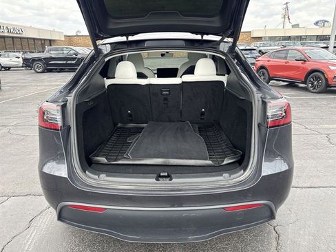 Used 2024 Tesla Model Y Long Range image 25