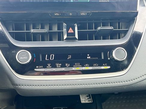 Used 2025 Toyota Corolla SE w/ SE Premium Package AWD/4WD image 16