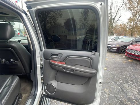 Used 2011 Cadillac Escalade EXT Premium image 24