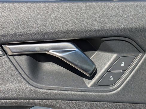 New 2025 Audi Q3 2.0T Premium image 11