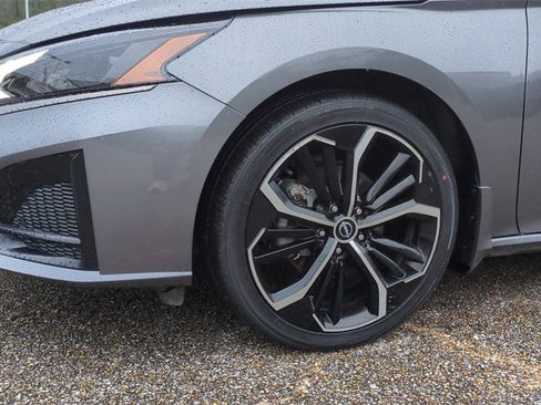 Used 2023 Nissan Altima 2.5 SR w/ SR Premium Package image 9