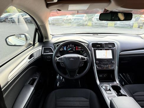 Used 2019 Ford Fusion SE FWD image 22