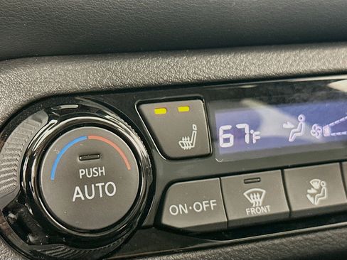 Used 2023 Nissan Kicks SR w/ SR Premium Package FWD image 20