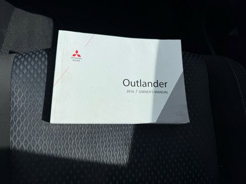 Used 2016 Mitsubishi Outlander SE image 22