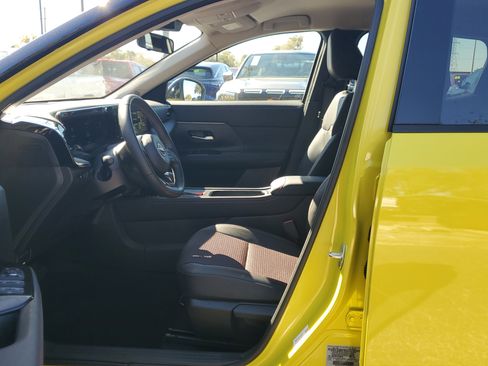 Certified 2025 Nissan Kicks SR image 19