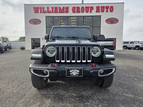 Used 2018 Jeep Wrangler Unlimited Sahara image 2