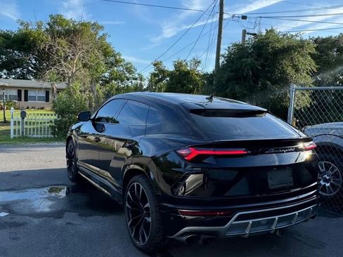Used 2019 Lamborghini Urus AWD/4WD image 3