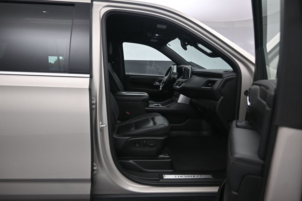 Certified 2024 Chevrolet Suburban LT w/ LT Signature Plus Package AWD/4WD image 30