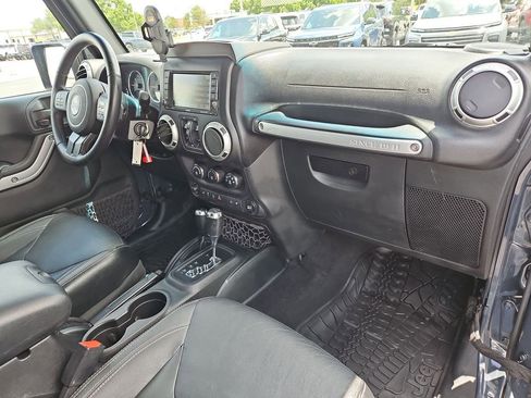 Used 2016 Jeep Wrangler Unlimited Rubicon w/ Connectivity Group AWD/4WD image 26