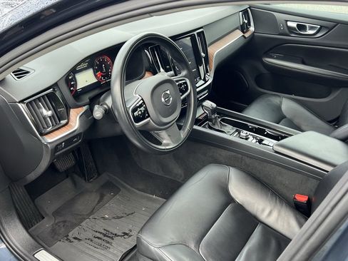 Used 2020 Volvo S60 T6 Momentum w/ Premium Package image 10