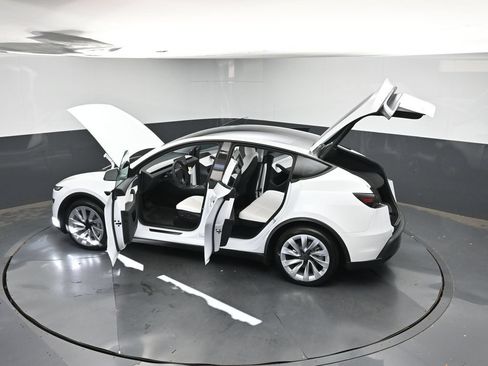 Used 2026 Tesla Model Y 2WD image 41