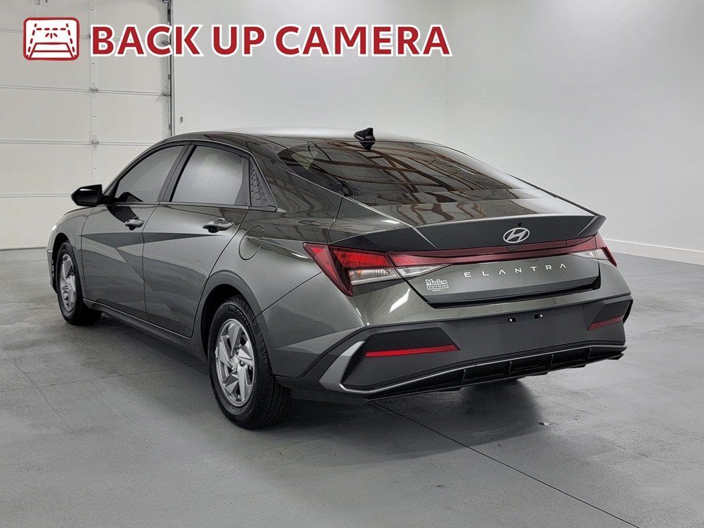 Used 2024 Hyundai Elantra SE FWD image 6
