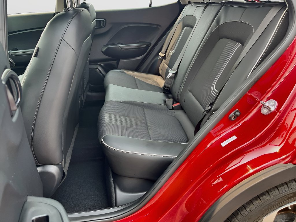 Used 2025 Hyundai Venue Limited FWD image 24