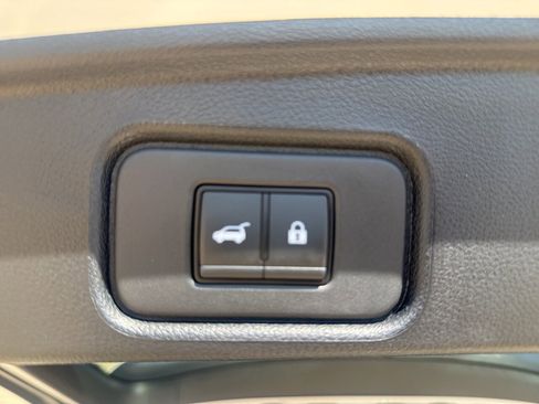 Certified 2025 Nissan Pathfinder SL image 40