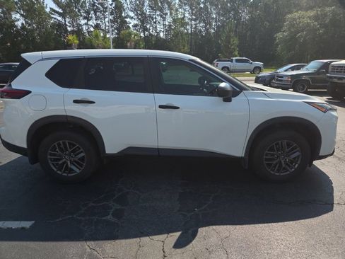 Used 2024 Nissan Rogue S FWD image 7