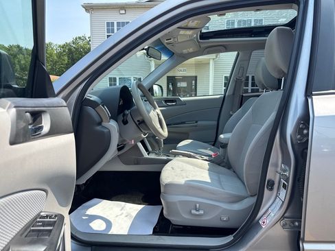 Used 2011 Subaru Forester 2.5X Premium w/ All-Weather Pkg AWD/4WD image 9
