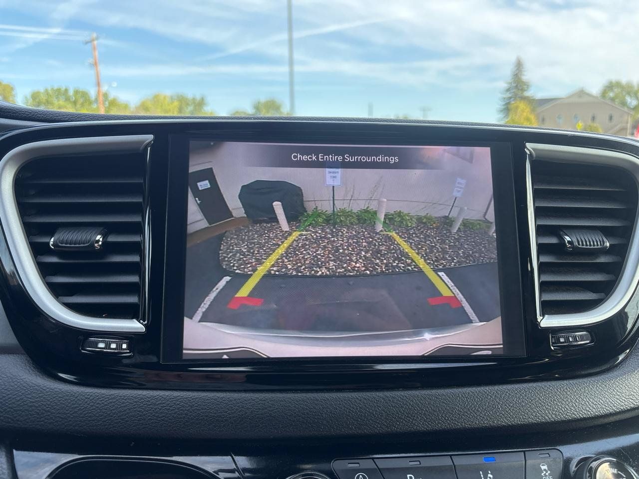 Used 2025 Chrysler Pacifica Select FWD image 20