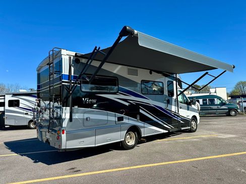 Used 2016 Mercedes-Benz Sprinter 3500 image 3