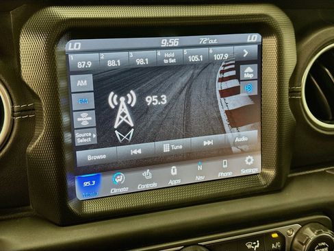 Used 2023 Jeep Wrangler Unlimited Sahara w/ Cold Weather Group AWD/4WD image 21