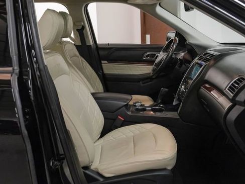 Used 2018 Ford Explorer Platinum image 32