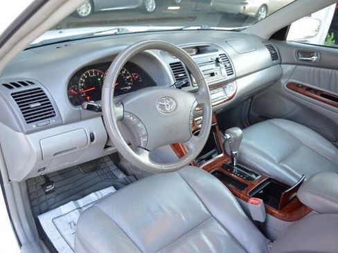 Used 2006 Toyota Camry XLE FWD image 13
